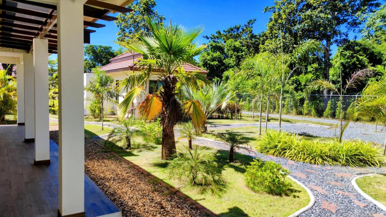 Isan Golf & Adventure Hotel Udon Thani Exterior foto